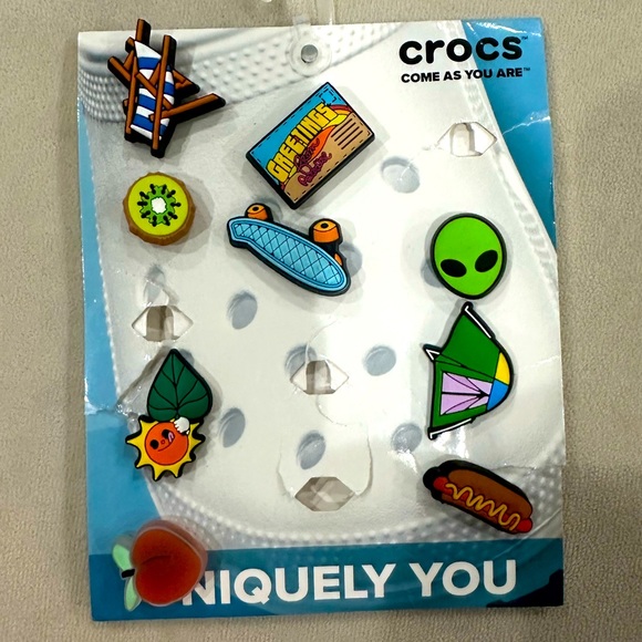 9 Jibbitz - Picture 1 of 1